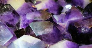 Kryształy jako składnik rytuałów spętania miłosnego