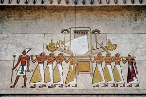 Procesja z okrętem/arą boga Ozyrysa.